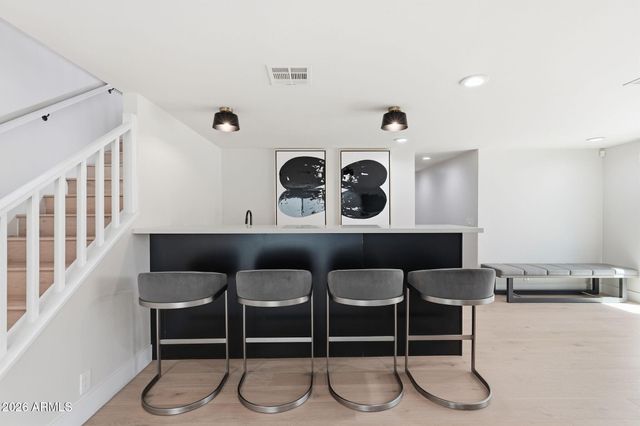 5623 E CLAIRE Drive, Scottsdale, AZ 85254