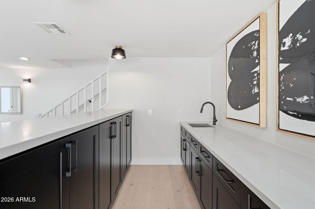 5623 E CLAIRE Drive, Scottsdale, AZ 85254