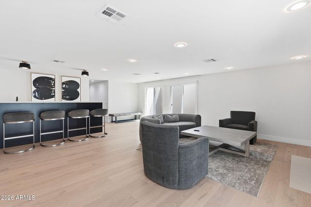 5623 E CLAIRE Drive, Scottsdale, AZ 85254