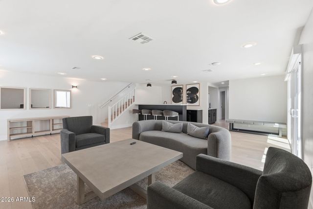 5623 E CLAIRE Drive, Scottsdale, AZ 85254