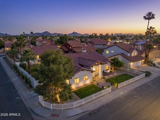5623 E CLAIRE Drive, Scottsdale, AZ 85254