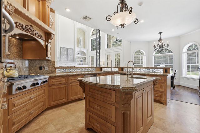 8582 State Highway 75 S, Huntsville, TX 77340