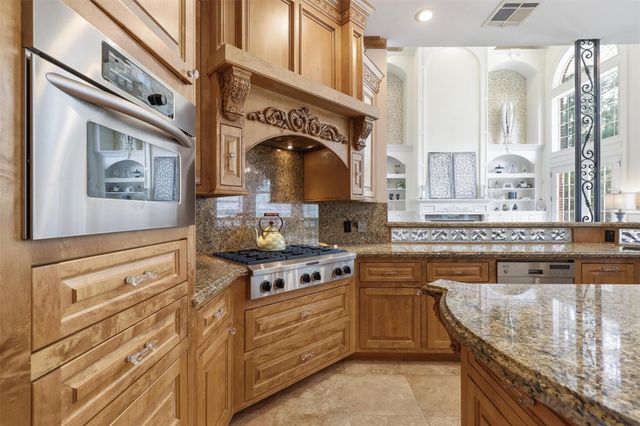 8582 State Highway 75 S, Huntsville, TX 77340