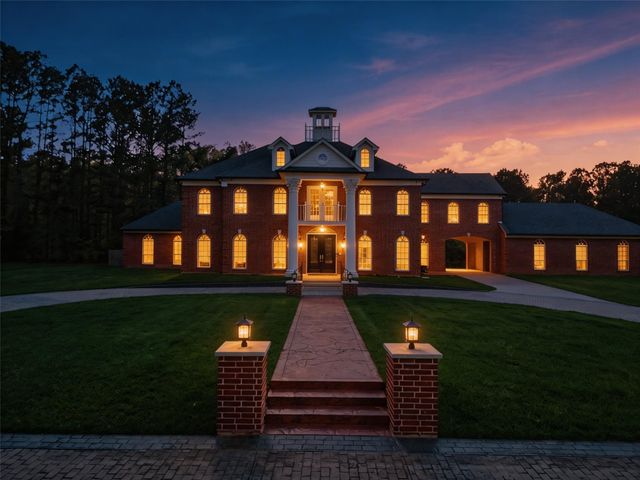 8582 State Highway 75 S, Huntsville, TX 77340