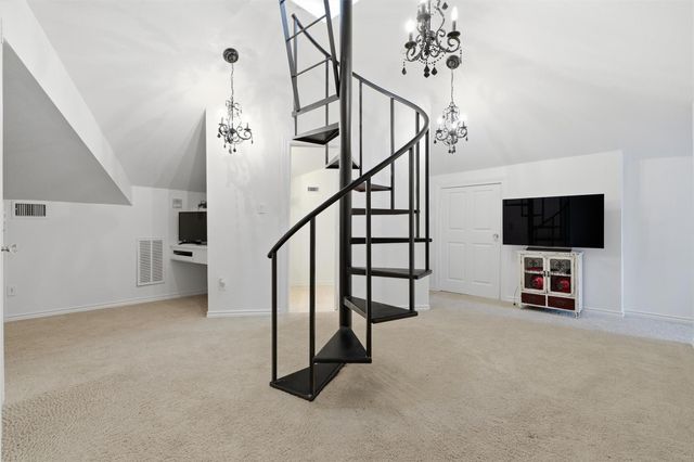 8582 State Highway 75 S, Huntsville, TX 77340