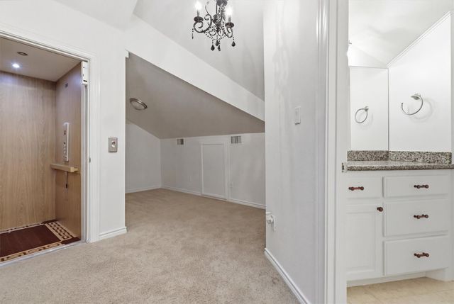 8582 State Highway 75 S, Huntsville, TX 77340