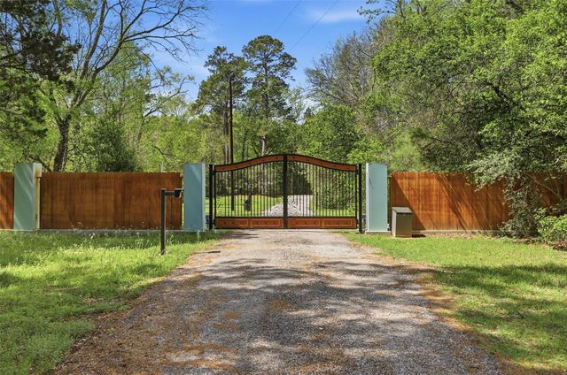 8582 State Highway 75 S, Huntsville, TX 77340