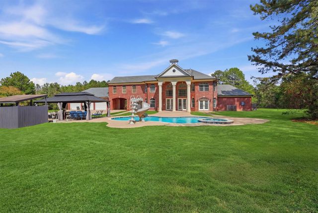 8582 State Highway 75 S, Huntsville, TX 77340