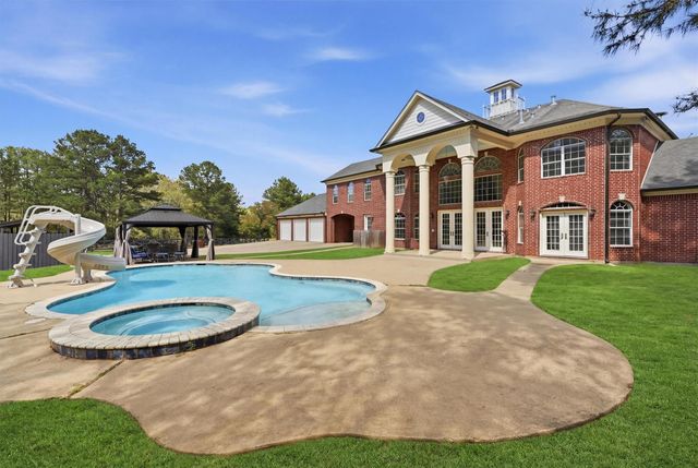 8582 State Highway 75 S, Huntsville, TX 77340