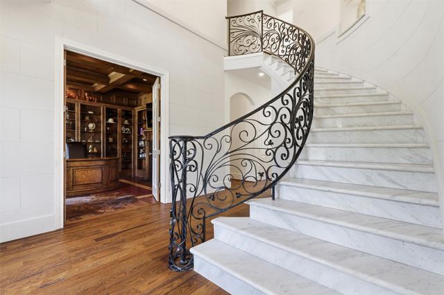 8582 State Highway 75 S, Huntsville, TX 77340