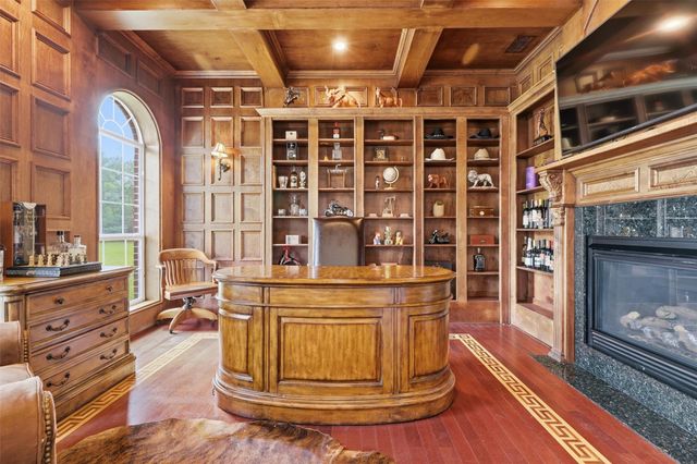 8582 State Highway 75 S, Huntsville, TX 77340