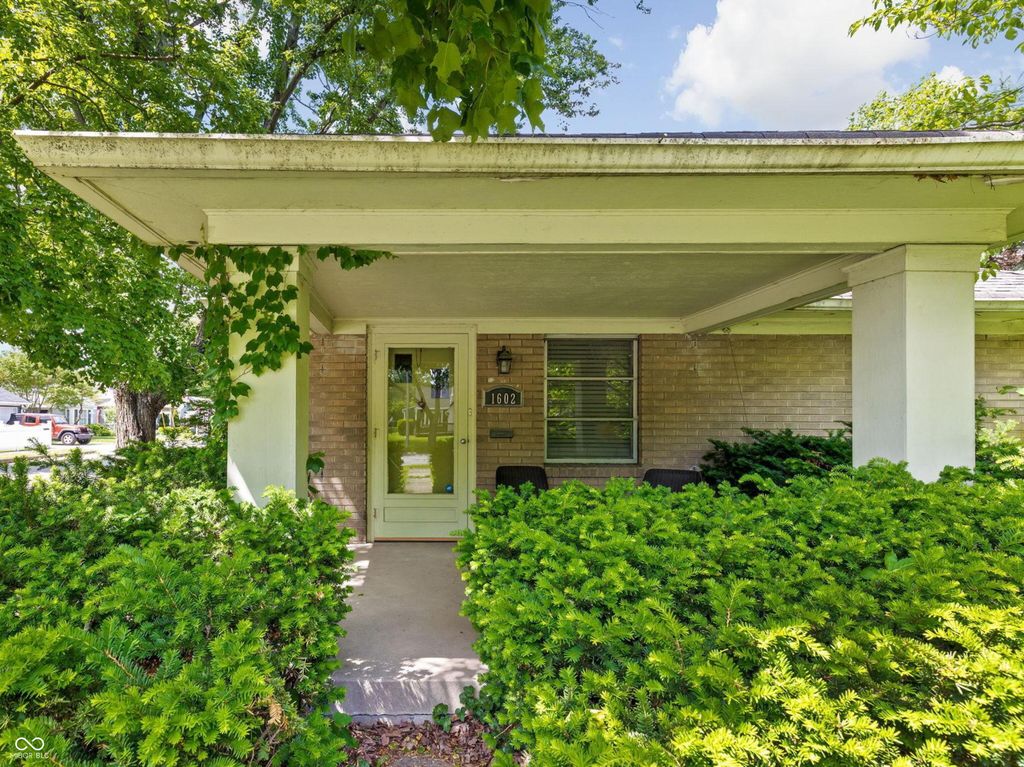1602 Kessler Boulevard East Drive, Indianapolis, IN 46220