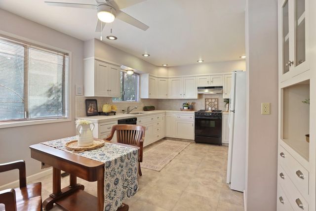 850 N Baker St, Stockton, CA 95203