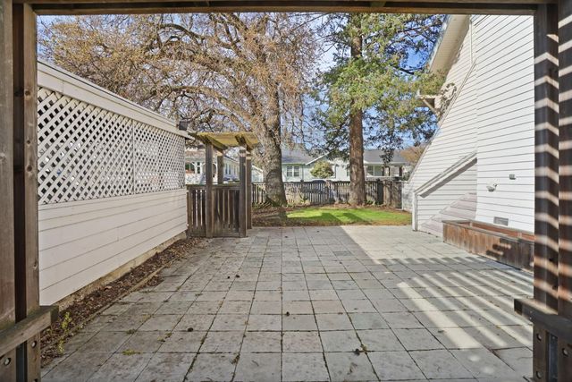 850 N Baker St, Stockton, CA 95203