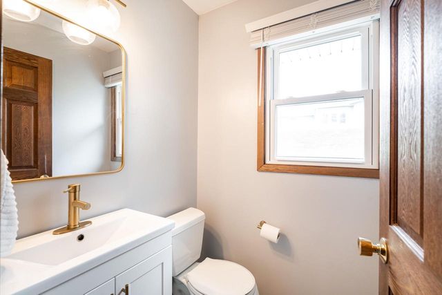 1205 Ayrshire LANE, Waukesha, WI 53186