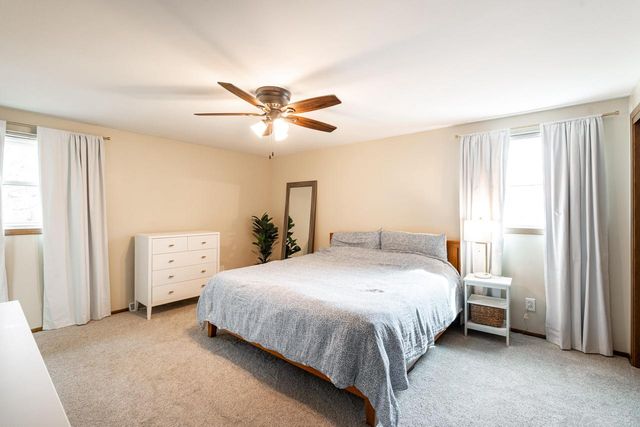 1205 Ayrshire LANE, Waukesha, WI 53186