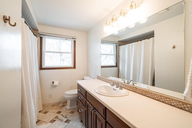 1205 Ayrshire LANE, Waukesha, WI 53186