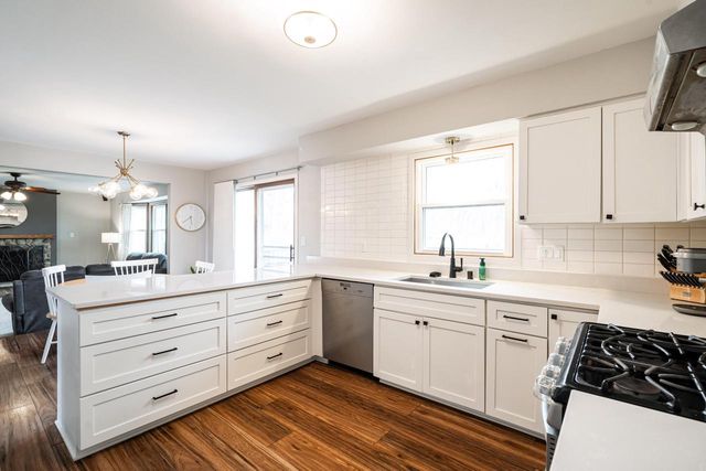 1205 Ayrshire LANE, Waukesha, WI 53186