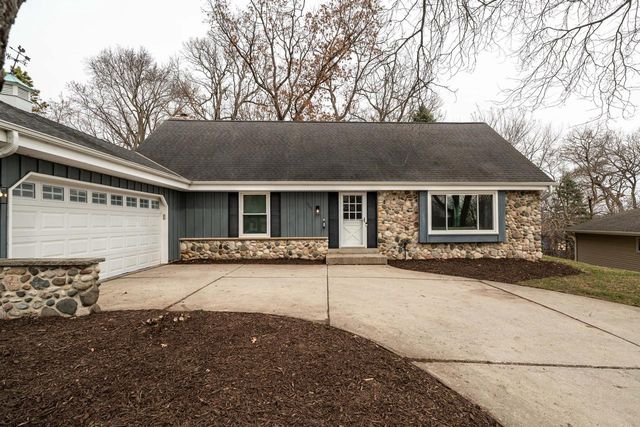 1205 Ayrshire LANE, Waukesha, WI 53186