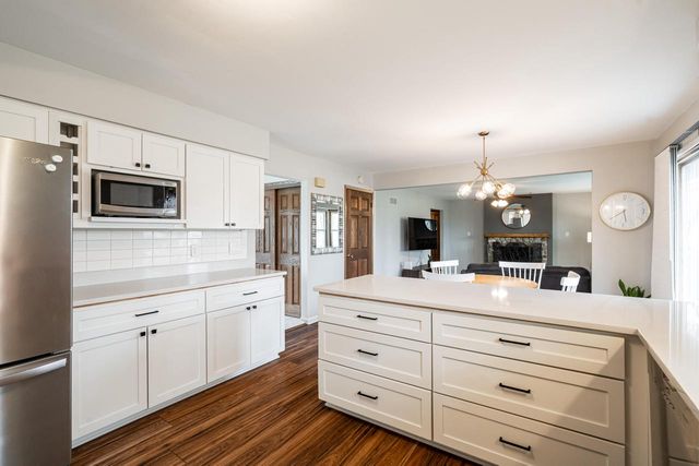 1205 Ayrshire LANE, Waukesha, WI 53186