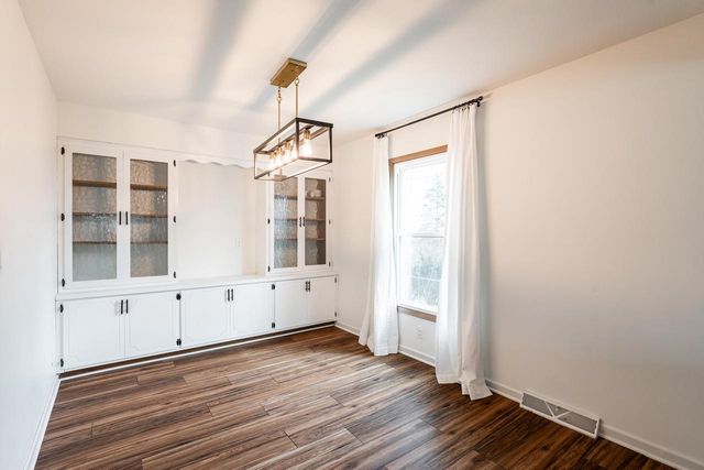 1205 Ayrshire LANE, Waukesha, WI 53186