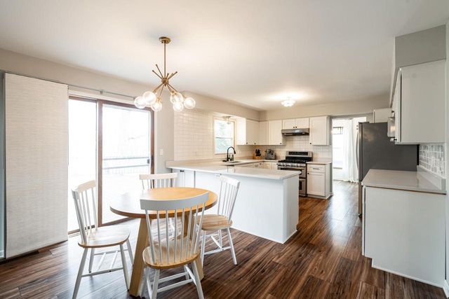 1205 Ayrshire LANE, Waukesha, WI 53186