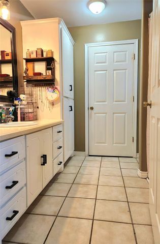 1011 W 5th Street, El Campo, TX 77437