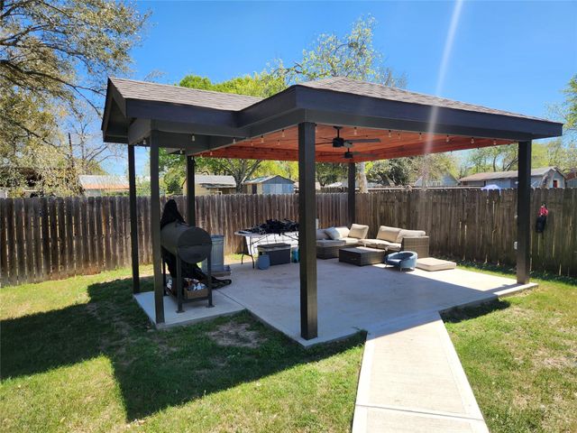 1011 W 5th Street, El Campo, TX 77437