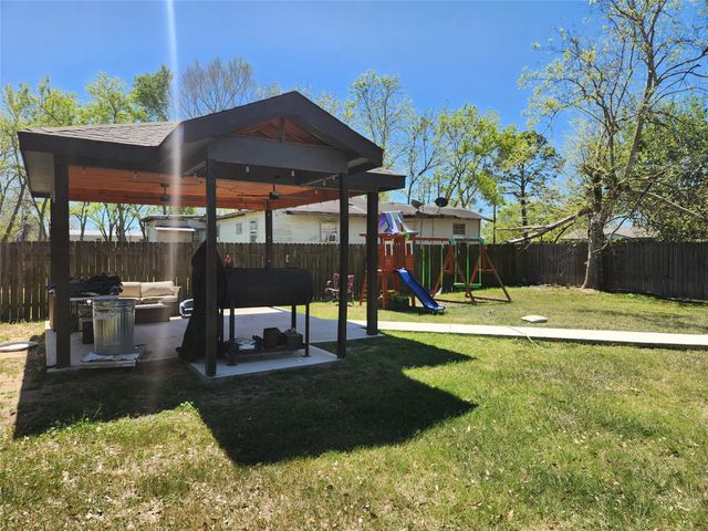 1011 W 5th Street, El Campo, TX 77437