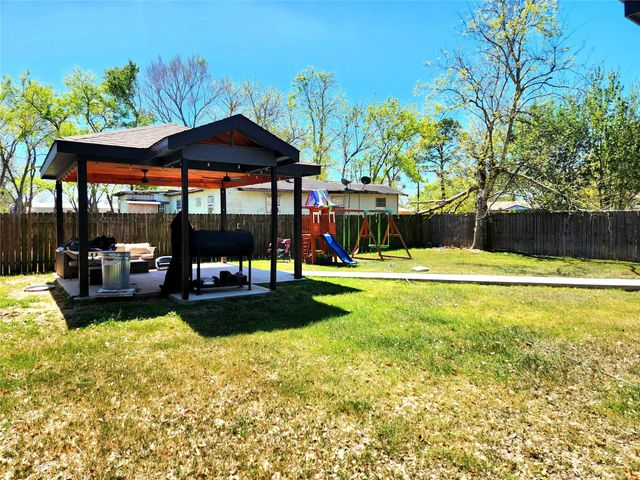 1011 W 5th Street, El Campo, TX 77437