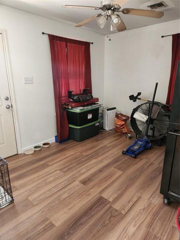 1011 W 5th Street, El Campo, TX 77437