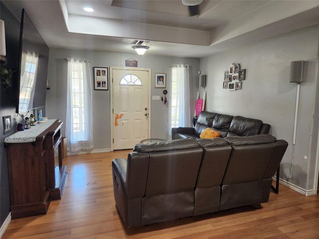 1011 W 5th Street, El Campo, TX 77437