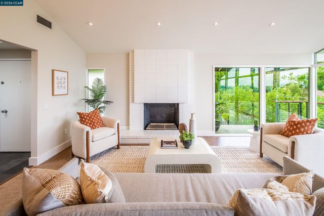 6 Donald Drive, Orinda, CA 94563