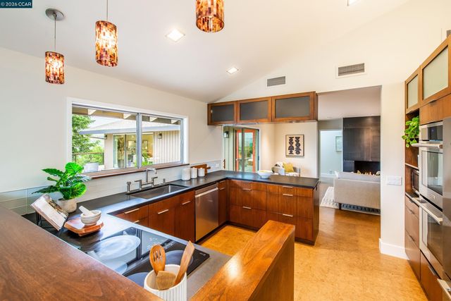 6 Donald Drive, Orinda, CA 94563
