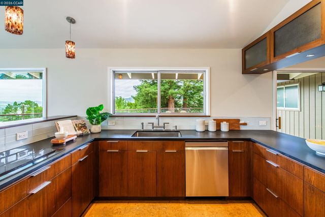 6 Donald Drive, Orinda, CA 94563