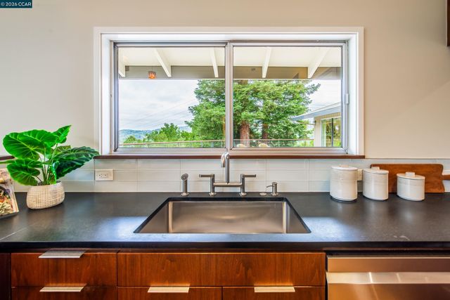 6 Donald Drive, Orinda, CA 94563