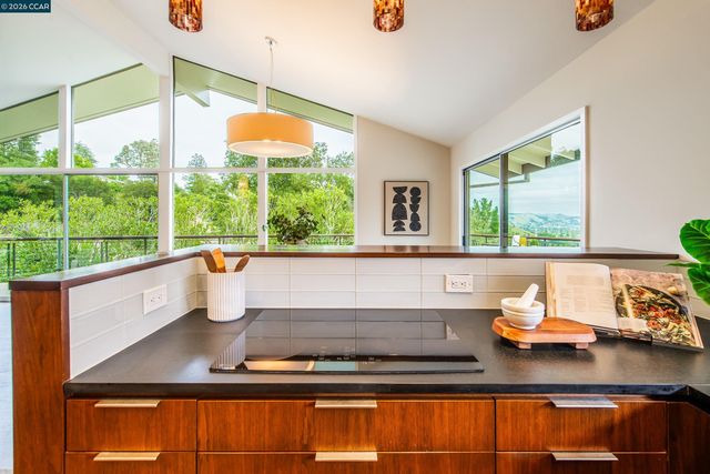 6 Donald Drive, Orinda, CA 94563