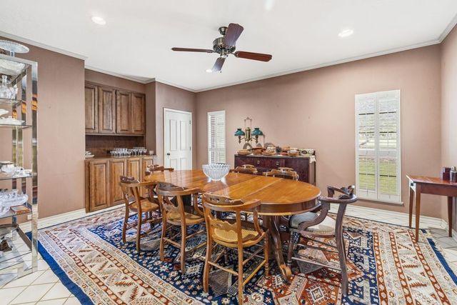 325 Cedar Ridge, Kerrville, TX 78028