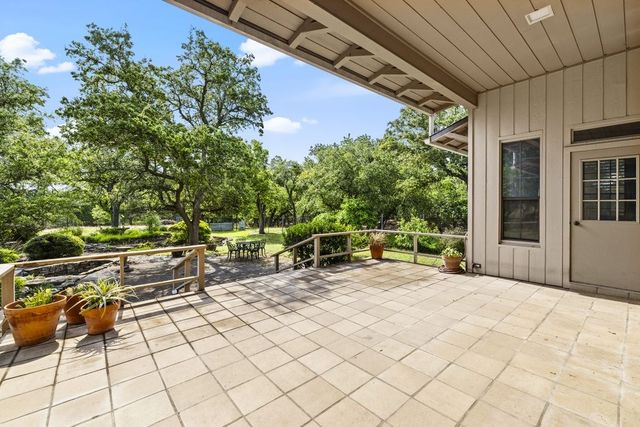 325 Cedar Ridge, Kerrville, TX 78028
