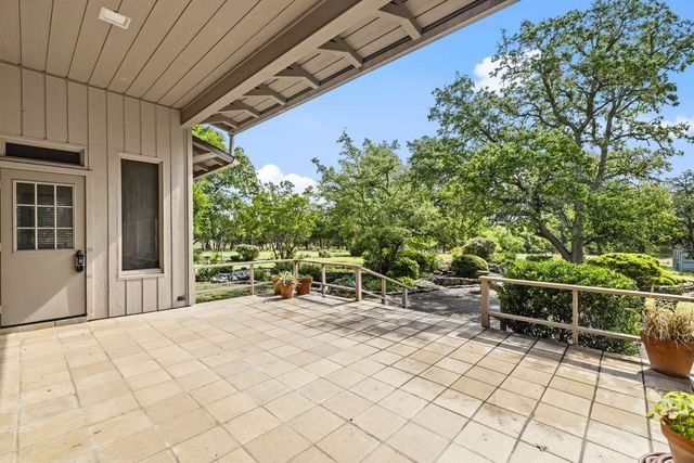 325 Cedar Ridge, Kerrville, TX 78028