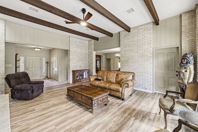 325 Cedar Ridge, Kerrville, TX 78028