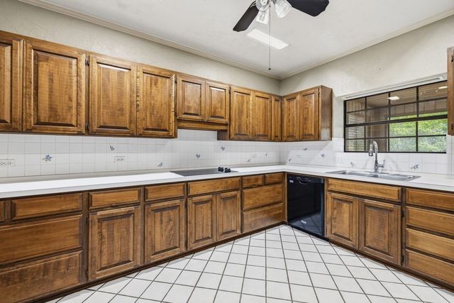 325 Cedar Ridge, Kerrville, TX 78028