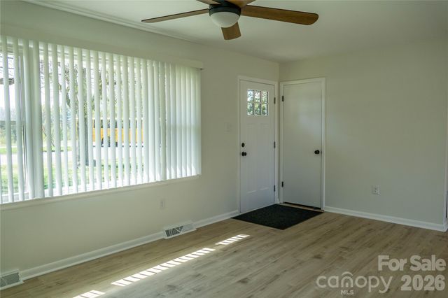 183 Mount Carmel Road, Asheville, NC 28806