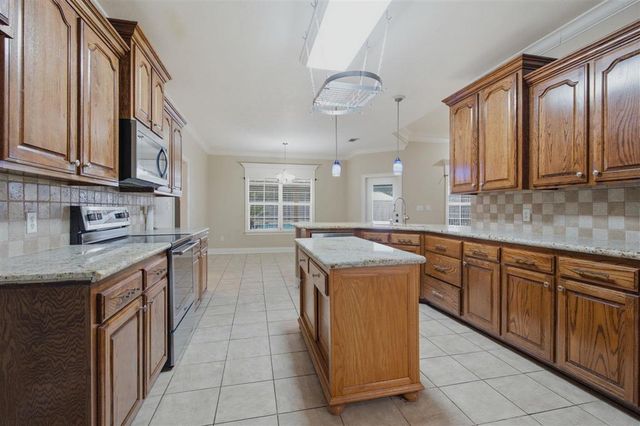 5726 W Kayleigh Lane, Lake Charles, LA 70605