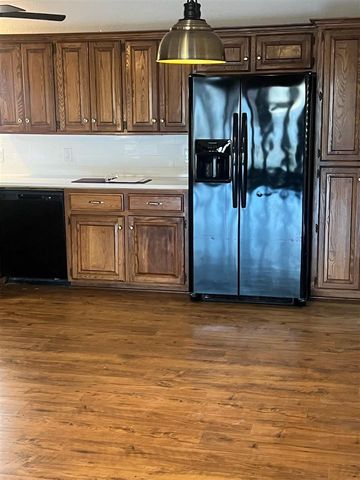 2805 NE Shelter Creek Dr, Lawton, OK 73507