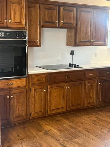 2805 NE Shelter Creek Dr, Lawton, OK 73507