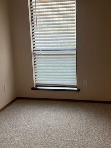 2805 NE Shelter Creek Dr, Lawton, OK 73507