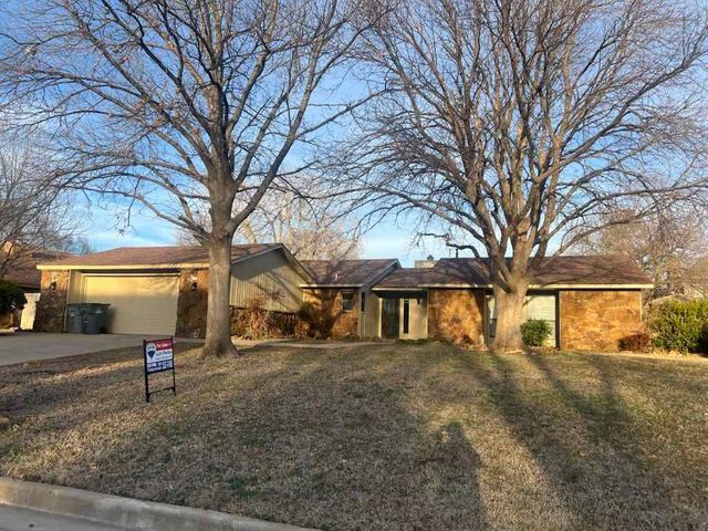 2805 NE Shelter Creek Dr, Lawton, OK 73507