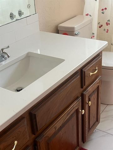 2805 NE Shelter Creek Dr, Lawton, OK 73507