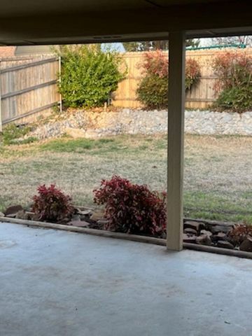 2805 NE Shelter Creek Dr, Lawton, OK 73507